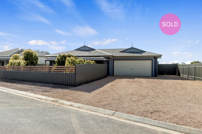 8 Hall Way, Moonta Bay